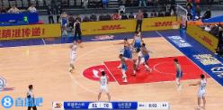 連續(xù)吃癟！克里斯先是籃下被李炎哲大帽&又被李炎哲生斷